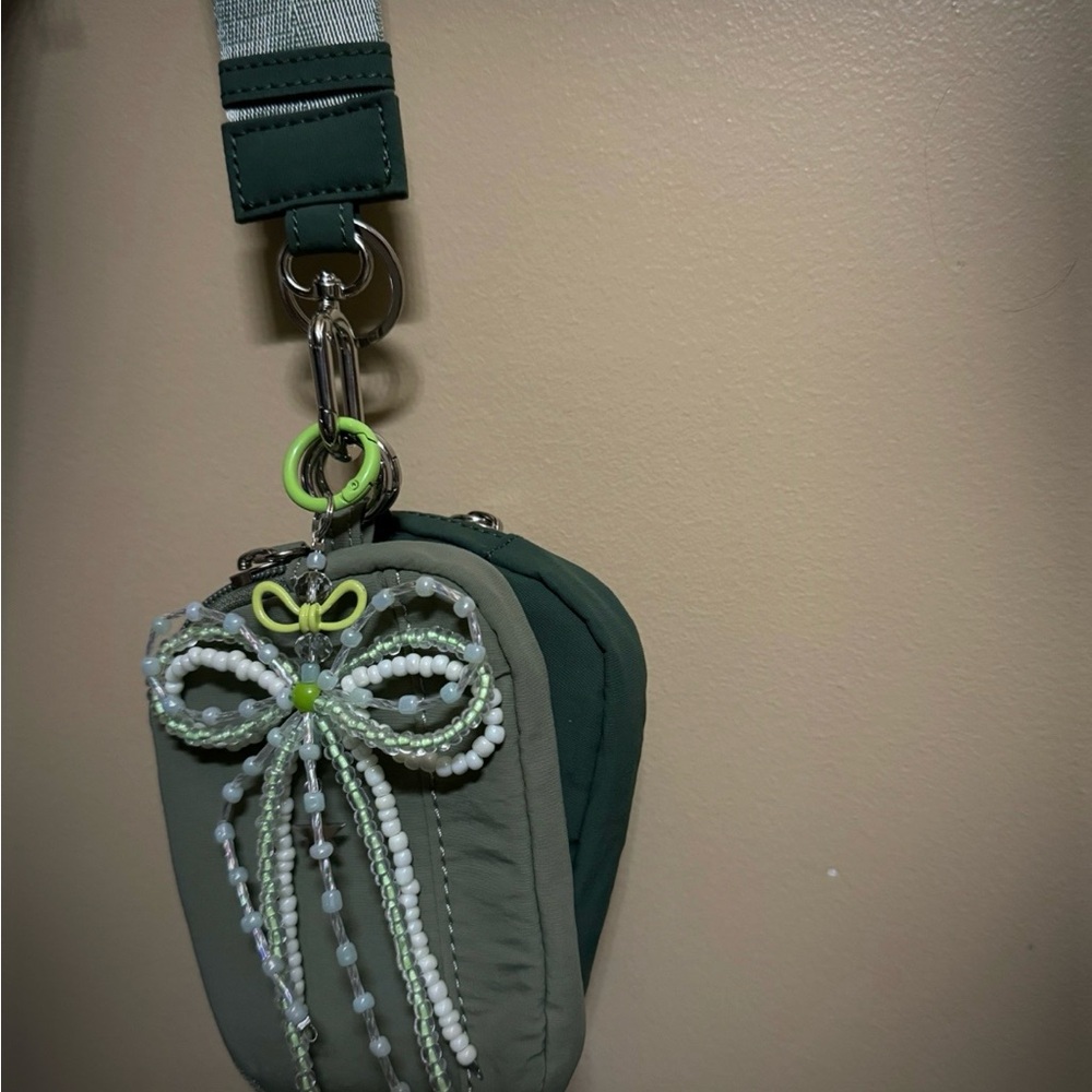 Green Wallet Wrislet  with Beaded Bow